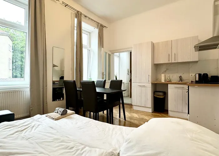 Cosy Located At Famous Kutschkermarkt *